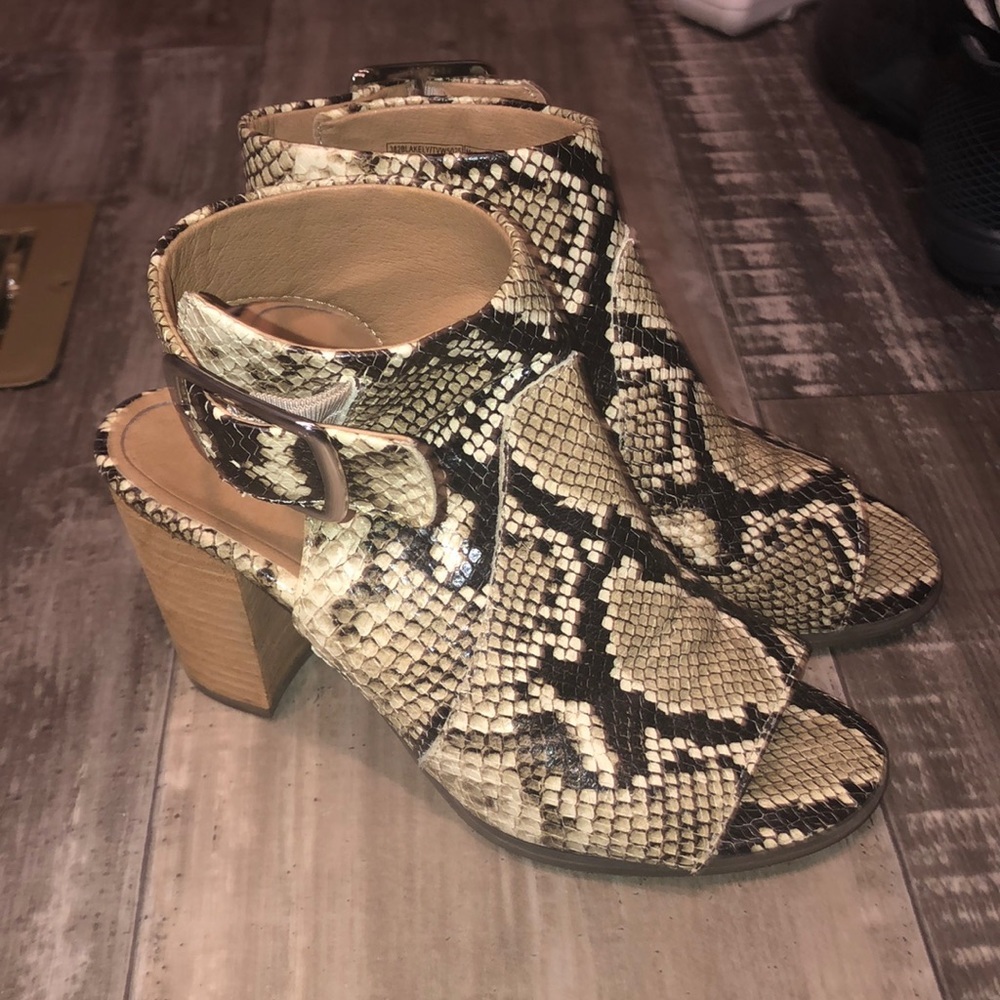 Vionic Perk Blakley Snakeskin Peep Toe Booties - Picture 3 of 8